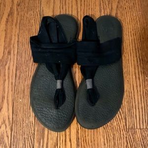 Sanuk black yoga sandals size 9